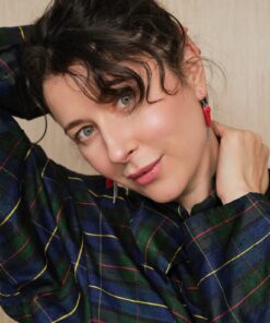 Alternative view of Yöperhonen ketjulla pieni, punainen