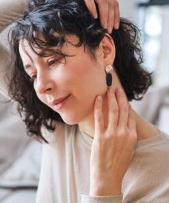 Alternative view of Voima-korvakorut, musta-ruusukulta